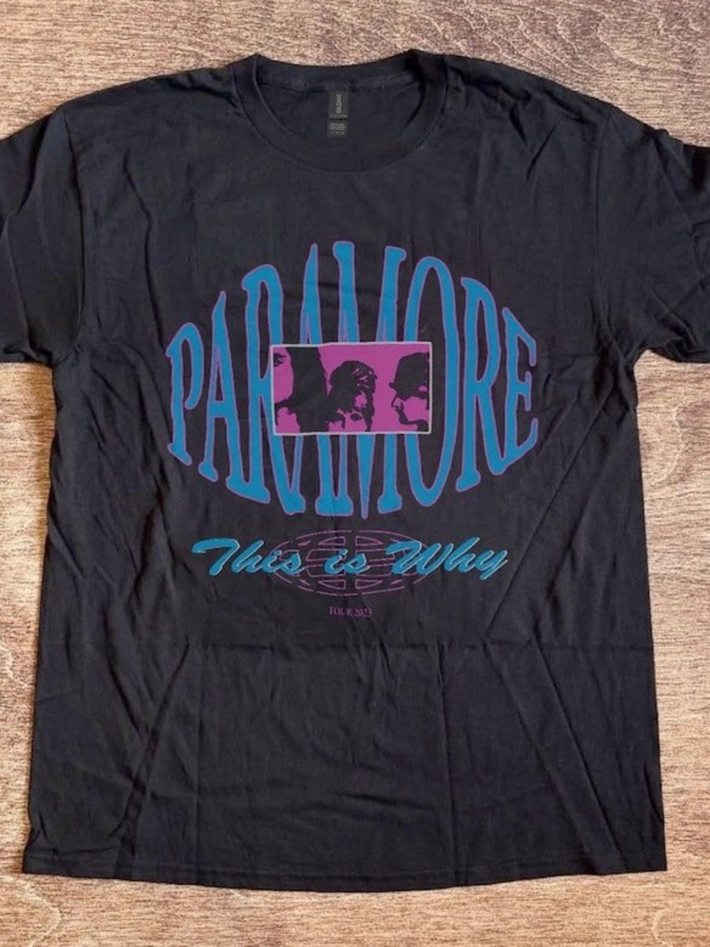 Black Paramore band t shirt